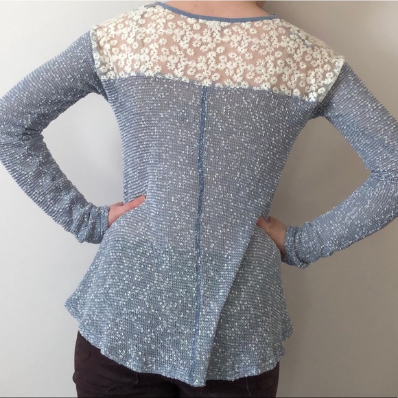 Junie and Jade by Aeropostale Blue Floral Top - Picture 2 of 5